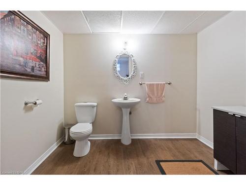 14 Meadowbrook Lane, Fonthill, ON - Indoor Photo Showing Bathroom