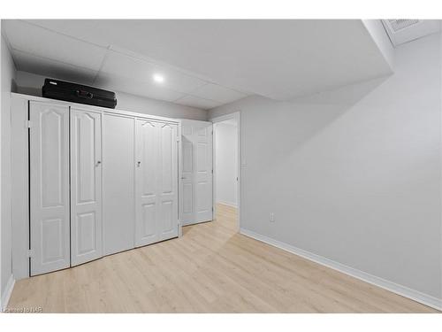 14 Meadowbrook Lane, Fonthill, ON - Indoor Photo Showing Other Room