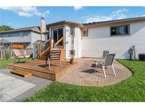 14 Meadowbrook Lane, Fonthill, ON - Outdoor With Deck Patio Veranda