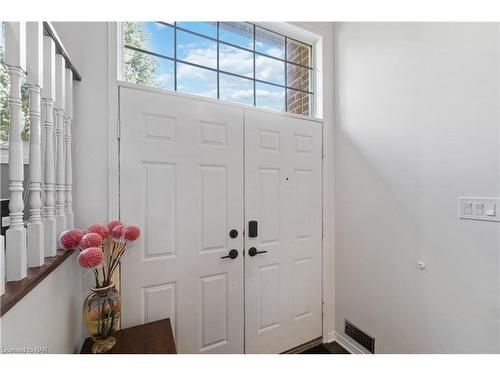 14 Meadowbrook Lane, Fonthill, ON - Indoor Photo Showing Other Room