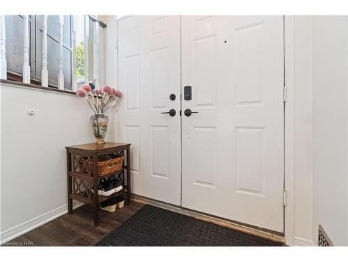 14 Meadowbrook Lane, Fonthill, ON - Indoor Photo Showing Other Room