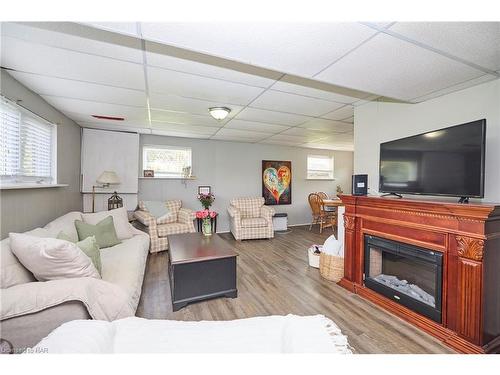 1 Tottenham Court Court, Niagara-On-The-Lake, ON - Indoor Photo Showing Living Room With Fireplace