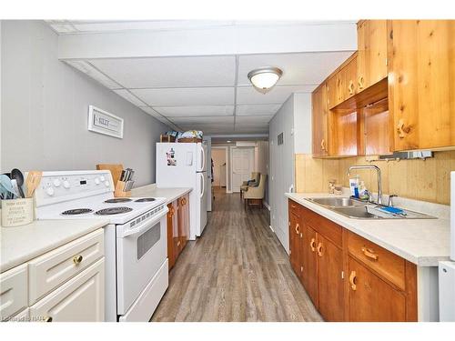 1 Tottenham Court Court, Niagara-On-The-Lake, ON - Indoor Photo Showing Kitchen With Double Sink