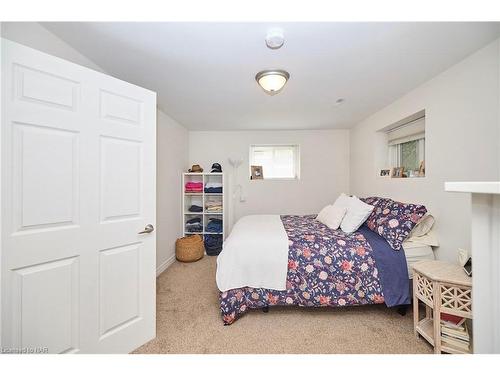 1 Tottenham Court Court, Niagara-On-The-Lake, ON - Indoor Photo Showing Bedroom