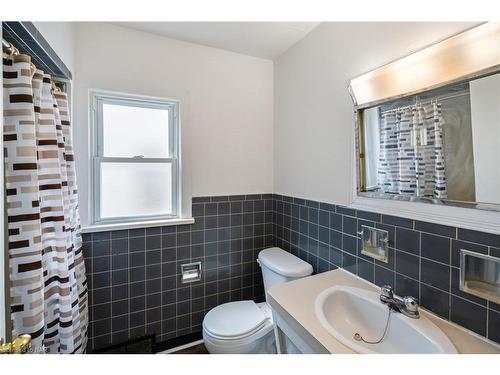 237 Wallace Avenue S, Welland, ON - Indoor Photo Showing Bathroom