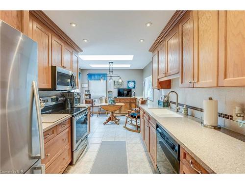 4937 Tara Avenue, Niagara Falls, ON - Indoor Photo Showing Kitchen