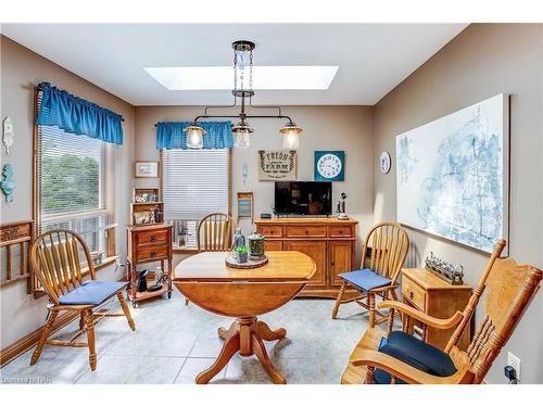 4937 Tara Avenue, Niagara Falls, ON - Indoor Photo Showing Dining Room