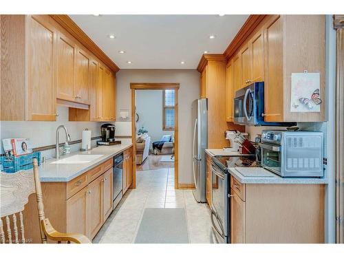 4937 Tara Avenue, Niagara Falls, ON - Indoor Photo Showing Kitchen