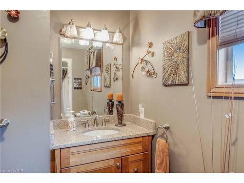 4937 Tara Avenue, Niagara Falls, ON - Indoor Photo Showing Bathroom