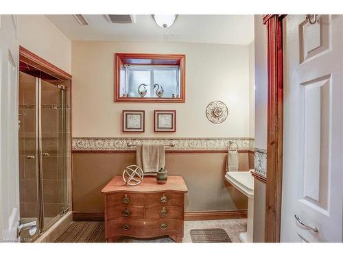 4937 Tara Avenue, Niagara Falls, ON - Indoor Photo Showing Bathroom