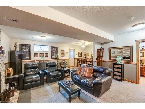 4937 Tara Avenue, Niagara Falls, ON - Indoor Photo Showing Living Room