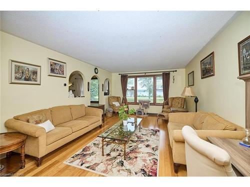 4127 Niagara Boulevard, Fort Erie, ON - Indoor Photo Showing Living Room