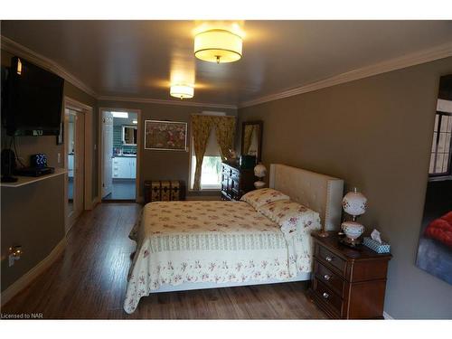 62 Cecil Street, St. Catharines, ON - Indoor Photo Showing Bedroom