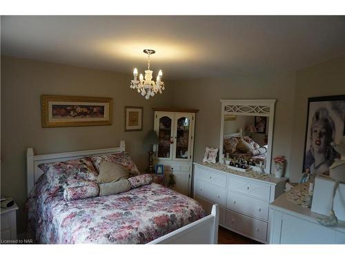 62 Cecil Street, St. Catharines, ON - Indoor Photo Showing Bedroom