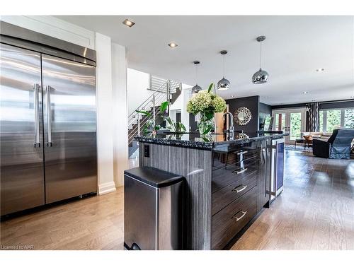 121 Teal Avenue, Hamilton, ON - Indoor Photo Showing Kitchen With Upgraded Kitchen