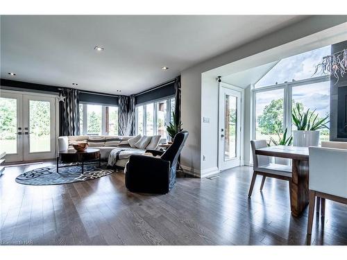 121 Teal Avenue, Hamilton, ON - Indoor Photo Showing Living Room