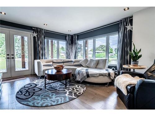 121 Teal Avenue, Hamilton, ON - Indoor Photo Showing Living Room