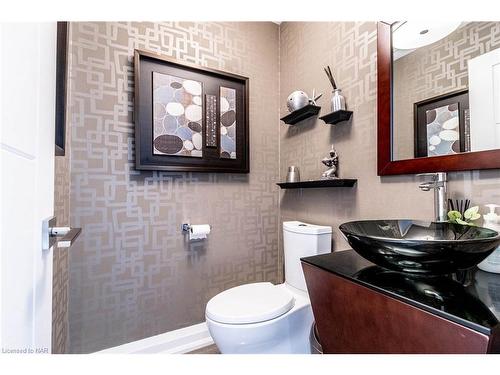 121 Teal Avenue, Hamilton, ON - Indoor Photo Showing Bathroom