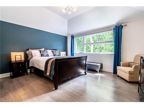 121 Teal Avenue, Hamilton, ON - Indoor Photo Showing Bedroom