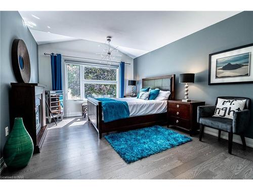 121 Teal Avenue, Hamilton, ON - Indoor Photo Showing Bedroom