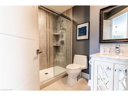 121 Teal Avenue, Hamilton, ON - Indoor Photo Showing Bathroom