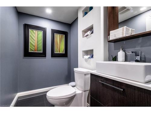 121 Teal Avenue, Hamilton, ON - Indoor Photo Showing Bathroom