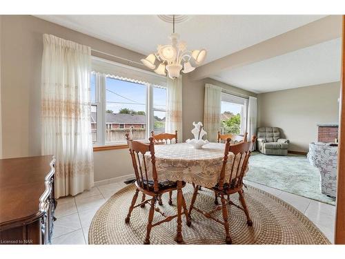 5966 Barton Crescent, Niagara Falls, ON - Indoor Photo Showing Dining Room