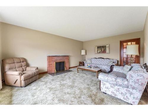 5966 Barton Crescent, Niagara Falls, ON - Indoor Photo Showing Living Room With Fireplace