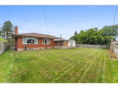 5966 Barton Crescent, Niagara Falls, ON - Outdoor With Backyard