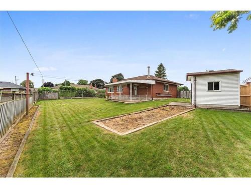 5966 Barton Crescent, Niagara Falls, ON - Outdoor With Backyard