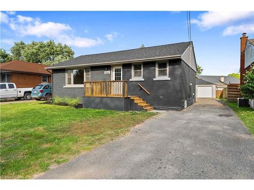 7310 Fern Avenue, Niagara Falls, ON - Outdoor With Deck Patio Veranda