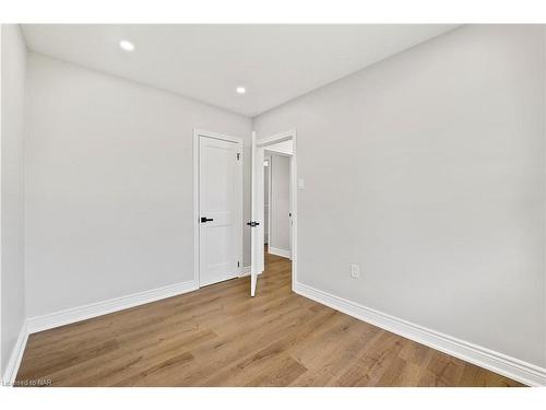 7310 Fern Avenue, Niagara Falls, ON - Indoor Photo Showing Other Room