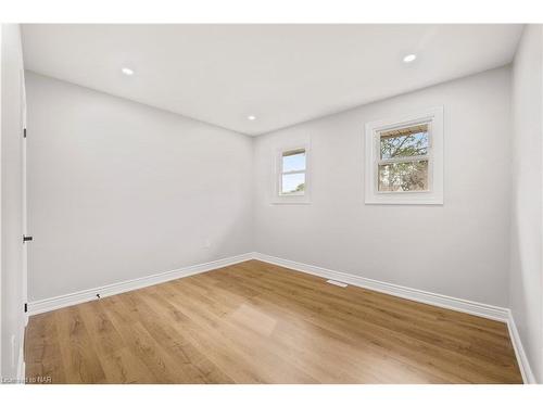 7310 Fern Avenue, Niagara Falls, ON - Indoor Photo Showing Other Room