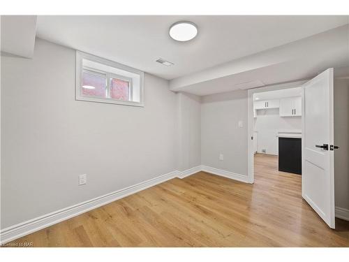 7310 Fern Avenue, Niagara Falls, ON - Indoor Photo Showing Other Room