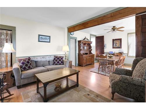 11611 Beach Road W, Wainfleet, ON - Indoor Photo Showing Living Room