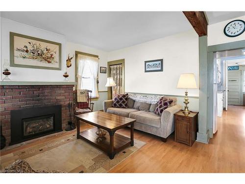 11611 Beach Road W, Wainfleet, ON - Indoor Photo Showing Living Room With Fireplace