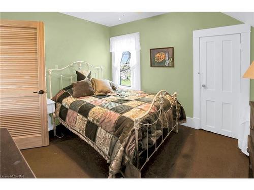 11611 Beach Road W, Wainfleet, ON - Indoor Photo Showing Bedroom