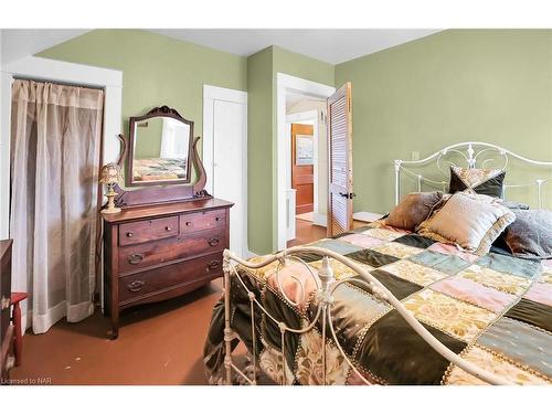 11611 Beach Road W, Wainfleet, ON - Indoor Photo Showing Bedroom