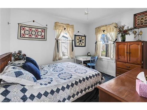 11611 Beach Road W, Wainfleet, ON - Indoor Photo Showing Bedroom