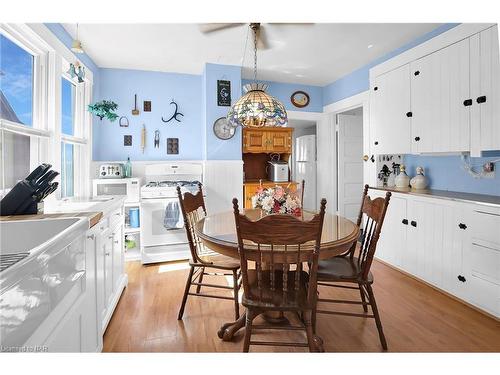 11611 Beach Road W, Wainfleet, ON - Indoor Photo Showing Dining Room