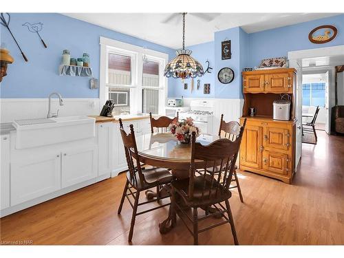 11611 Beach Road W, Wainfleet, ON - Indoor Photo Showing Dining Room