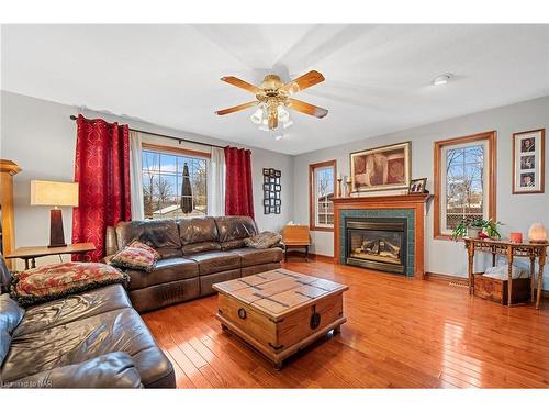 695 Grandview Road, Fort Erie, ON - Indoor Photo Showing Living Room With Fireplace