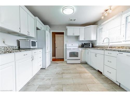 24 Munro Street, Thorold, ON - Indoor Photo Showing Kitchen