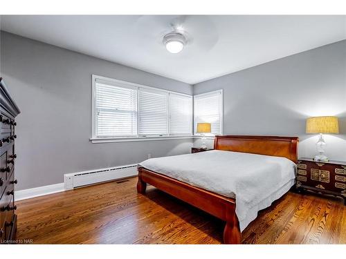 24 Munro Street, Thorold, ON - Indoor Photo Showing Bedroom