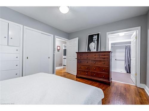 24 Munro Street, Thorold, ON - Indoor Photo Showing Bedroom