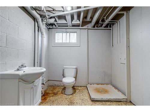 24 Munro Street, Thorold, ON - Indoor Photo Showing Bathroom