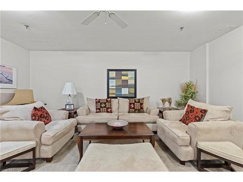 302-432 Main Street E, Hamilton, ON - Indoor Photo Showing Living Room