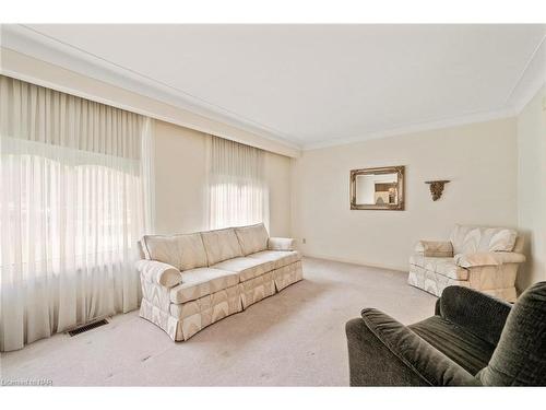 4 Prince Robert Court, St. Catharines, ON - Indoor Photo Showing Living Room