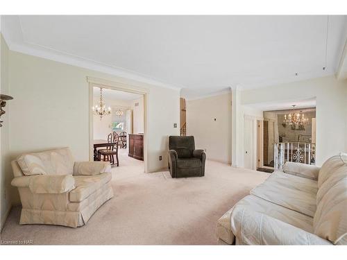 4 Prince Robert Court, St. Catharines, ON - Indoor Photo Showing Living Room