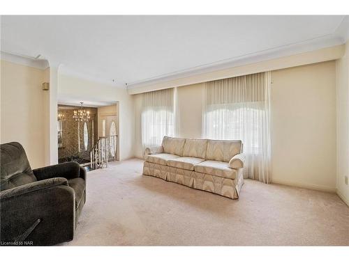 4 Prince Robert Court, St. Catharines, ON - Indoor Photo Showing Living Room